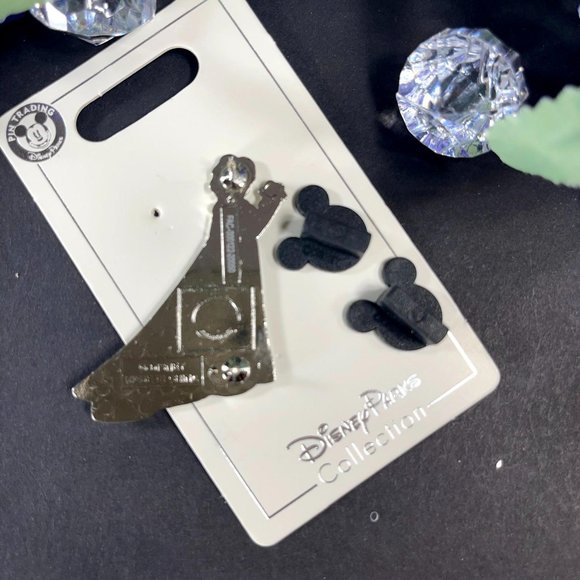 Disney Queen Elsa Trading Pun Sparkle Gown Lapel Pin Brooch Jewelry Accessories - Picture 4 of 4